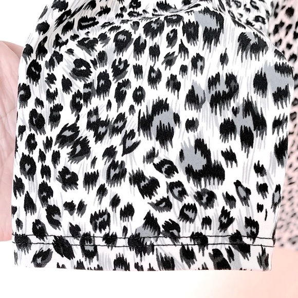 Carmen Marc Valvo size S animal print top - Picture 9 of 13